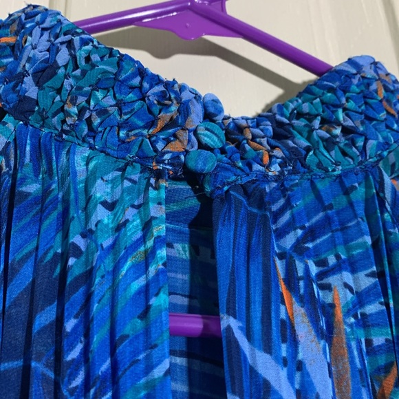 Jennifer Lopez top sleeveless pleated tropical blue palms large - Picture 4 of 6